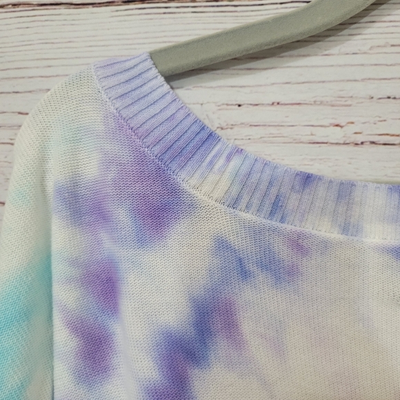 #005 Peace Love World Gem Tie-Dye Sweater - Picture 10 of 11